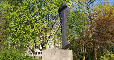 Wilhelm Conrad R&ouml;ntgen Denkmal